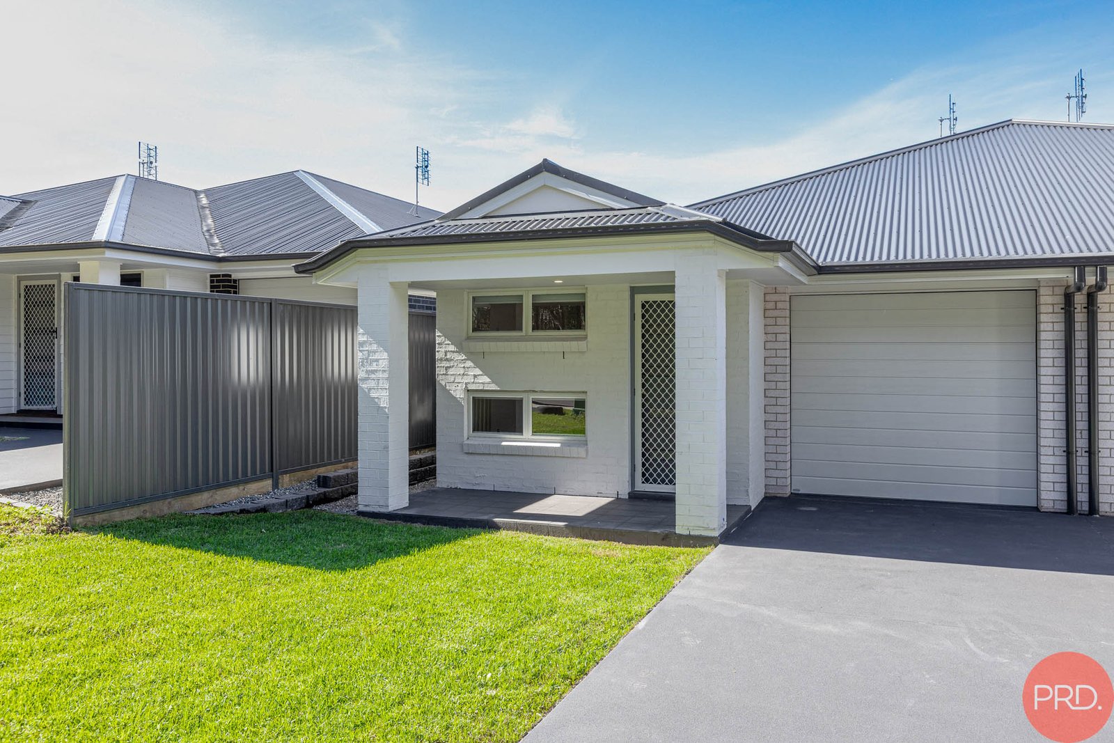 2/20 Chiswick Way THORNTON 27