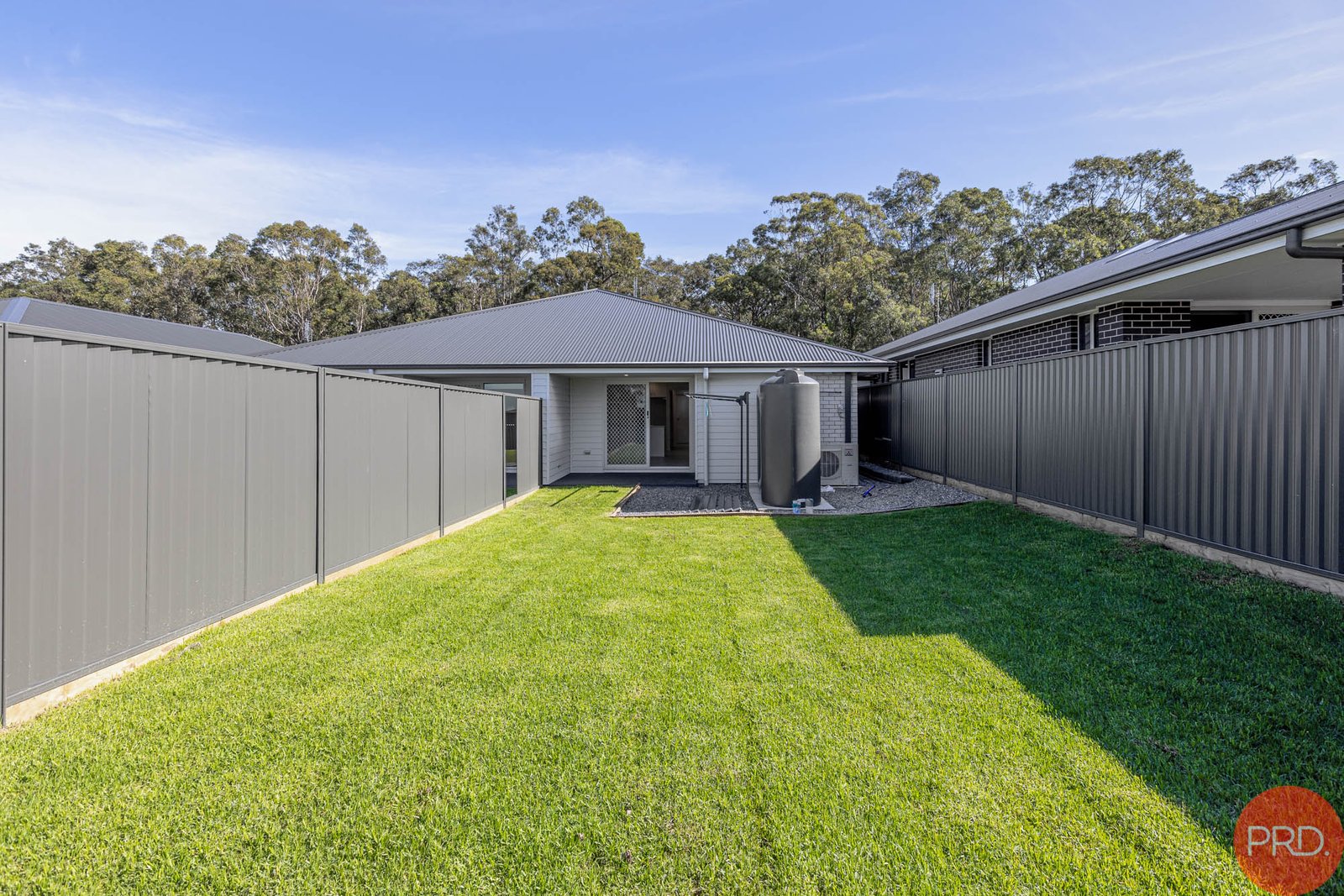 2/20 Chiswick Way THORNTON 30