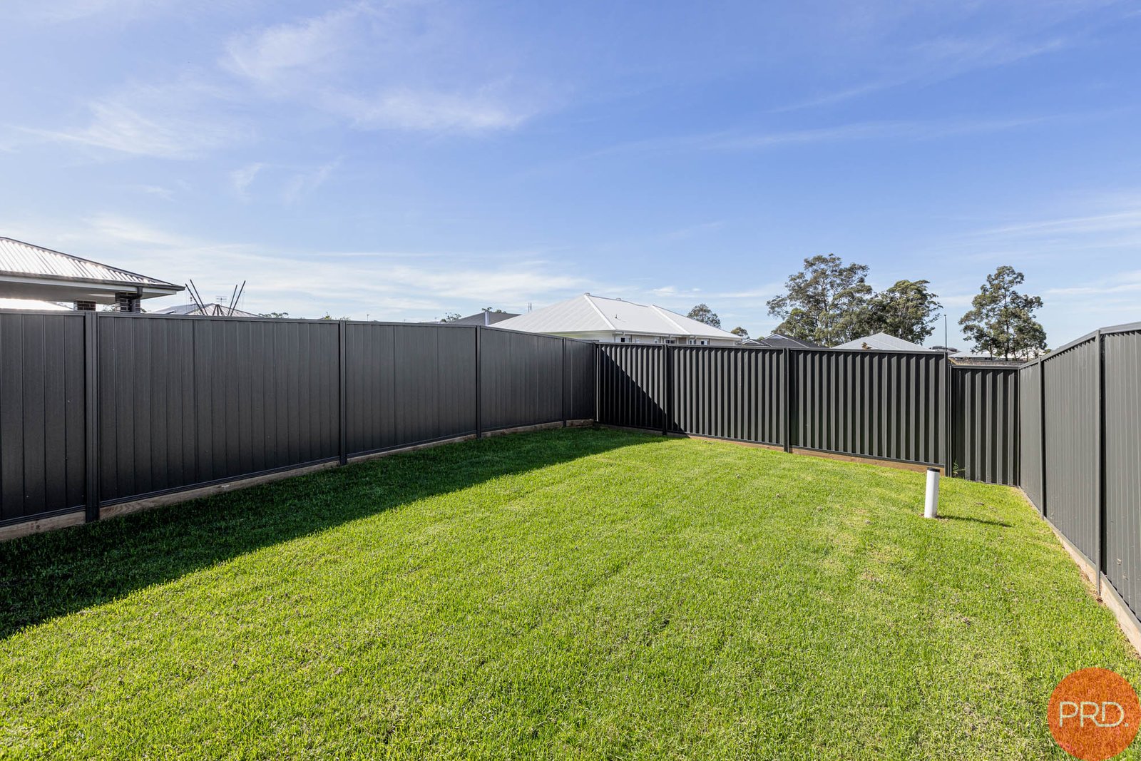 2/20 Chiswick Way THORNTON 32