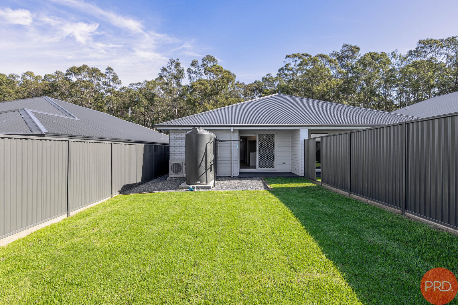 2/20 Chiswick Way THORNTON 33