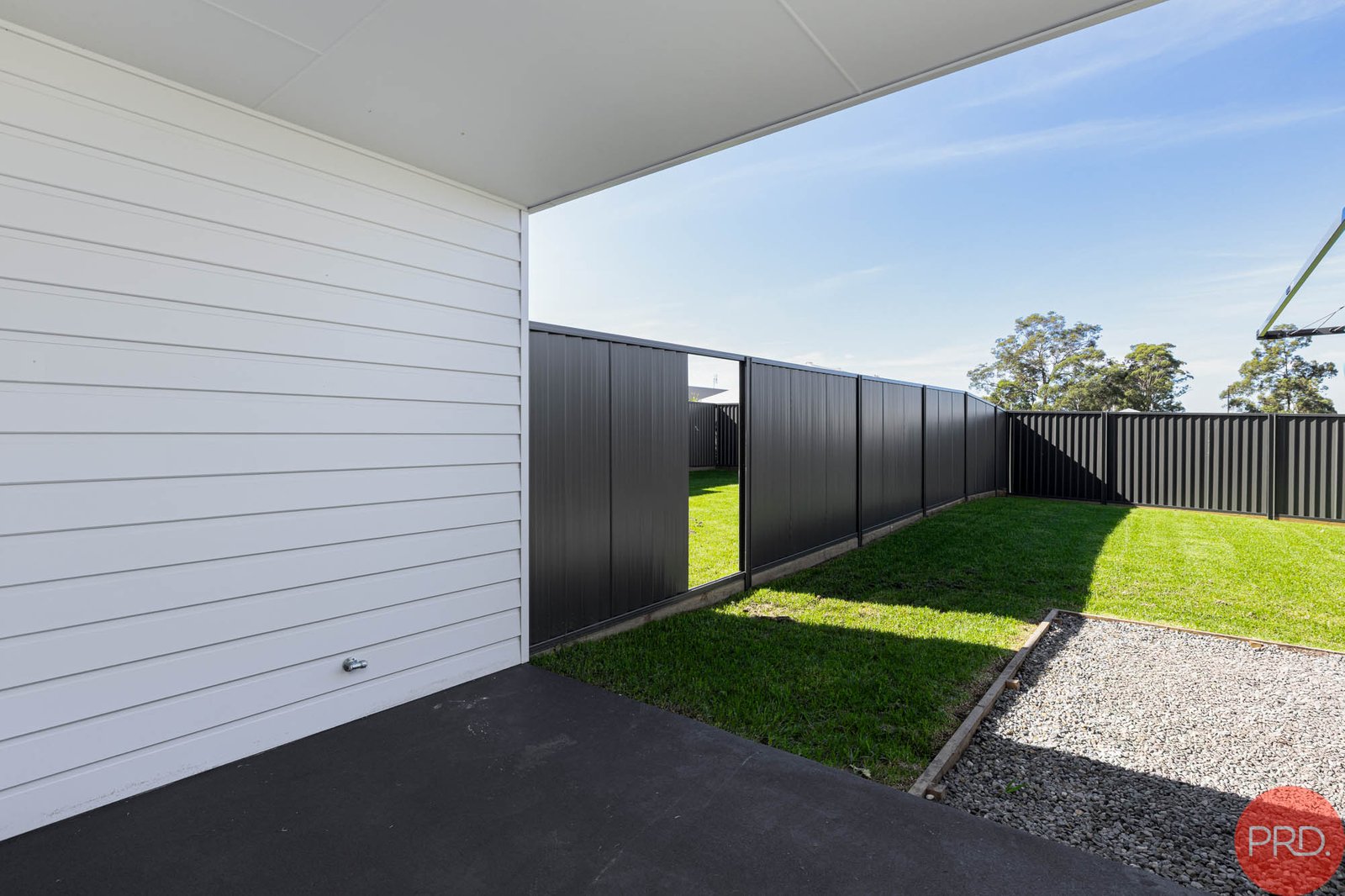 2/20 Chiswick Way THORNTON 35