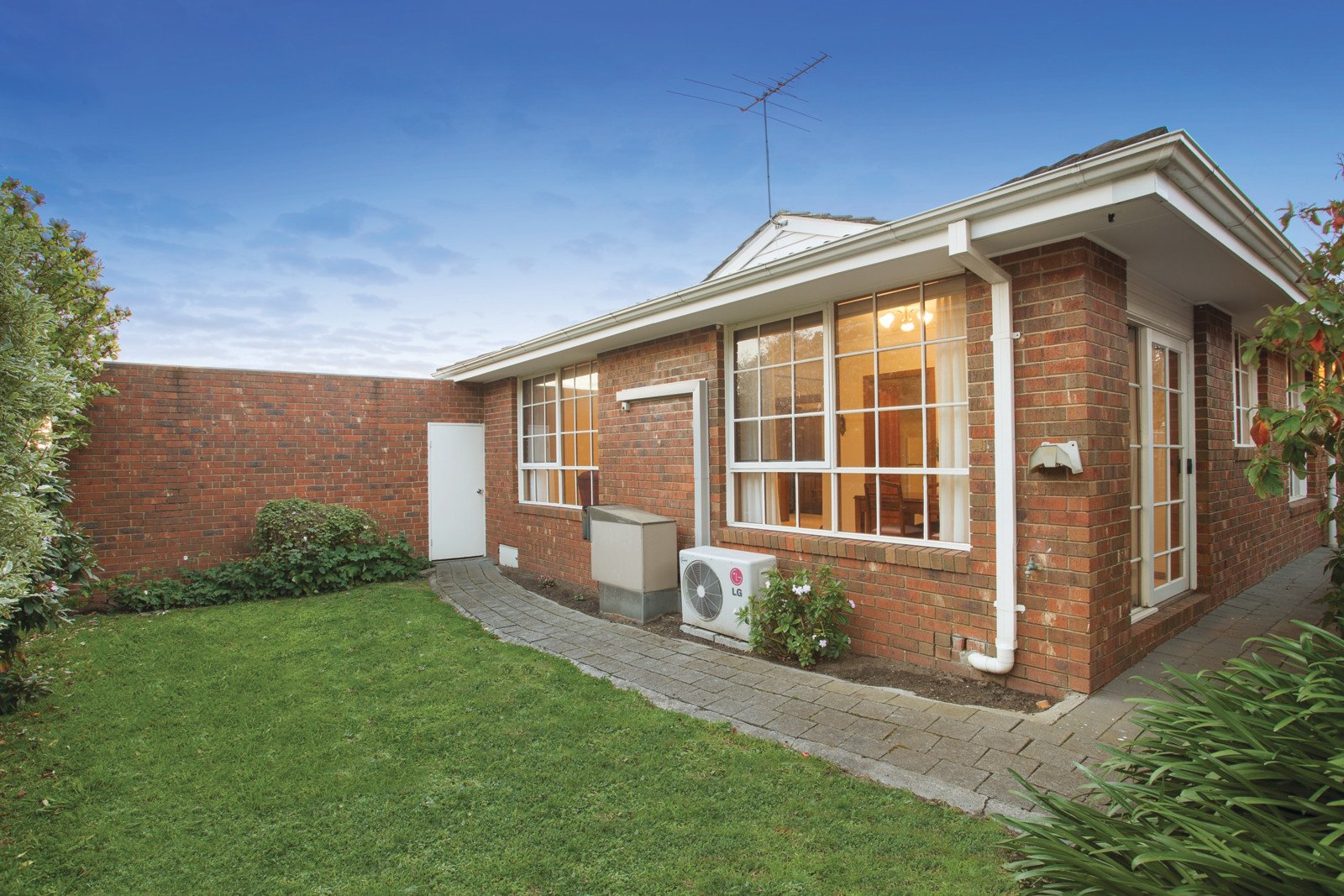 2/20 Hamilton Street, Kew East, VIC