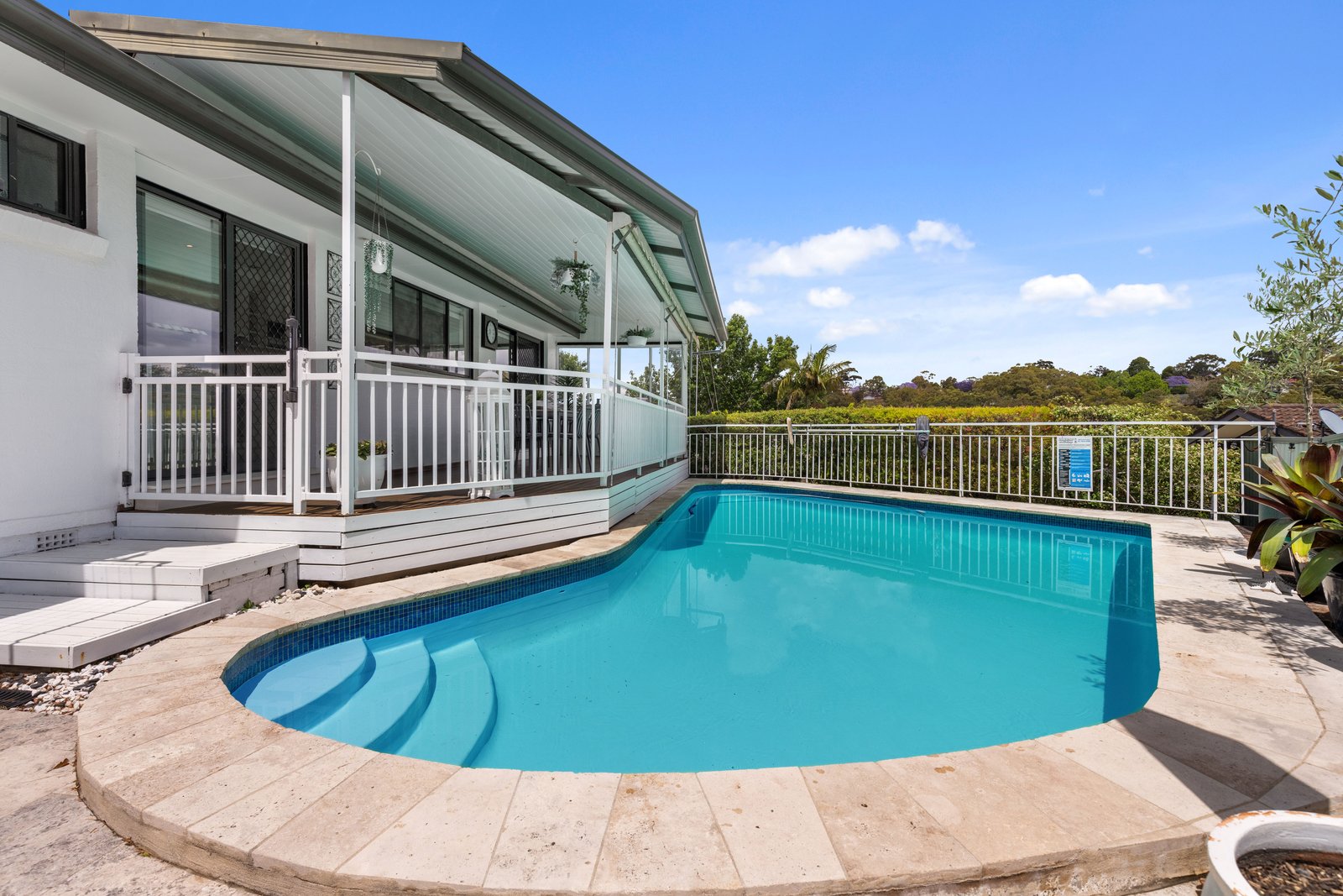 220 Lorraine Street PEAKHURST HEIGHTS 13