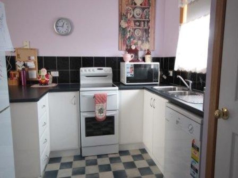 2/20 Mellissa Street BRIGHTON 2