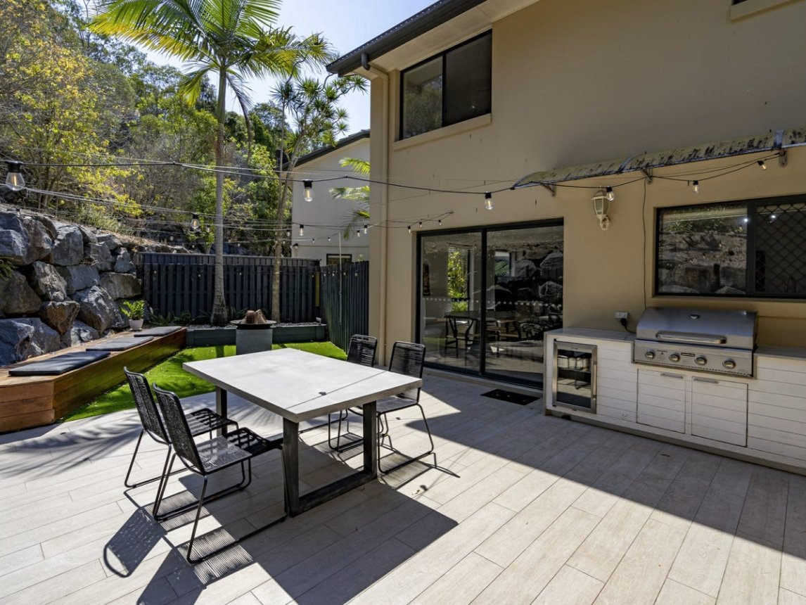 2/20 Paddington Drive CARRARA 2