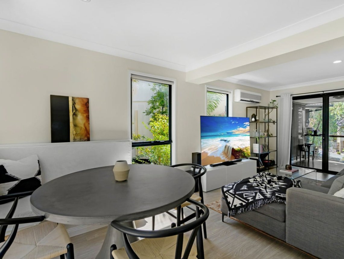 2/20 Paddington Drive CARRARA 5