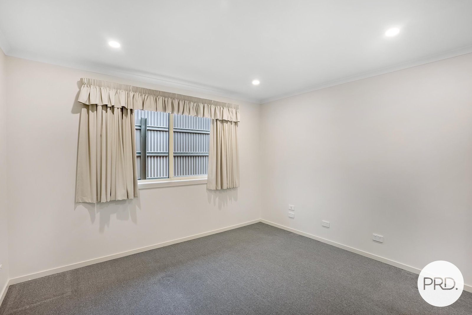 2/20 Pollock Place SORELL 2