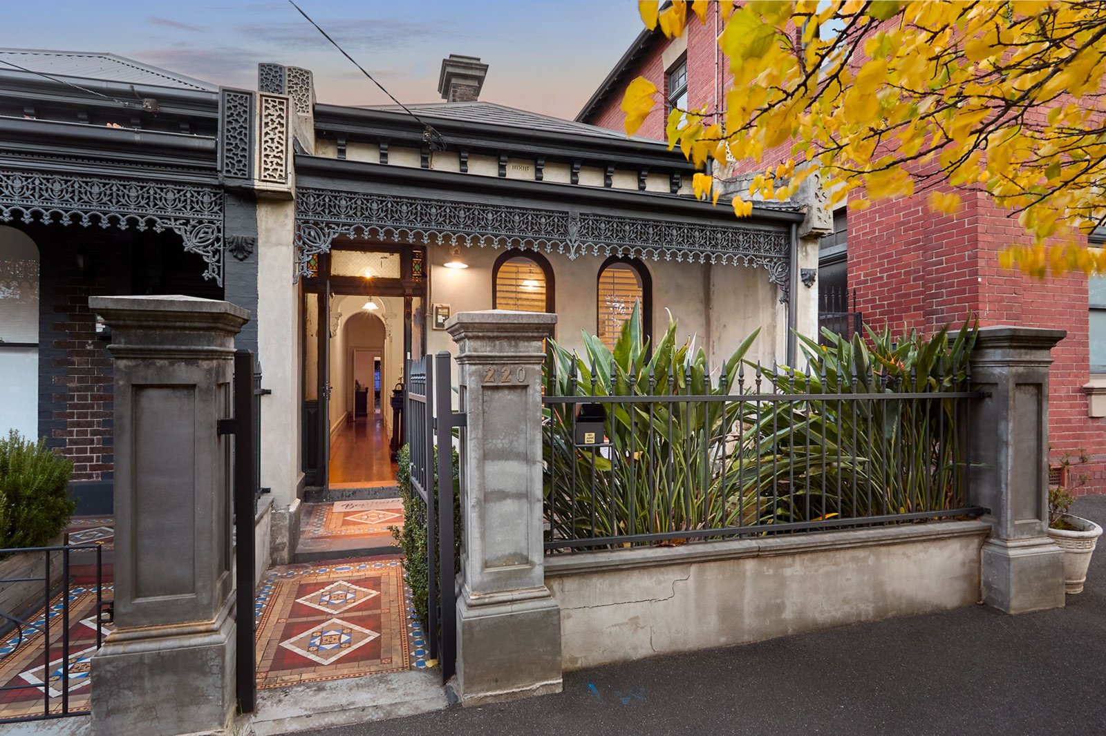 Photos: 220 Richardson Street