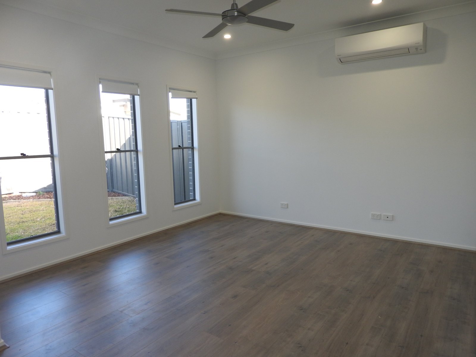 2/20 Sandridge St  Thornton 7