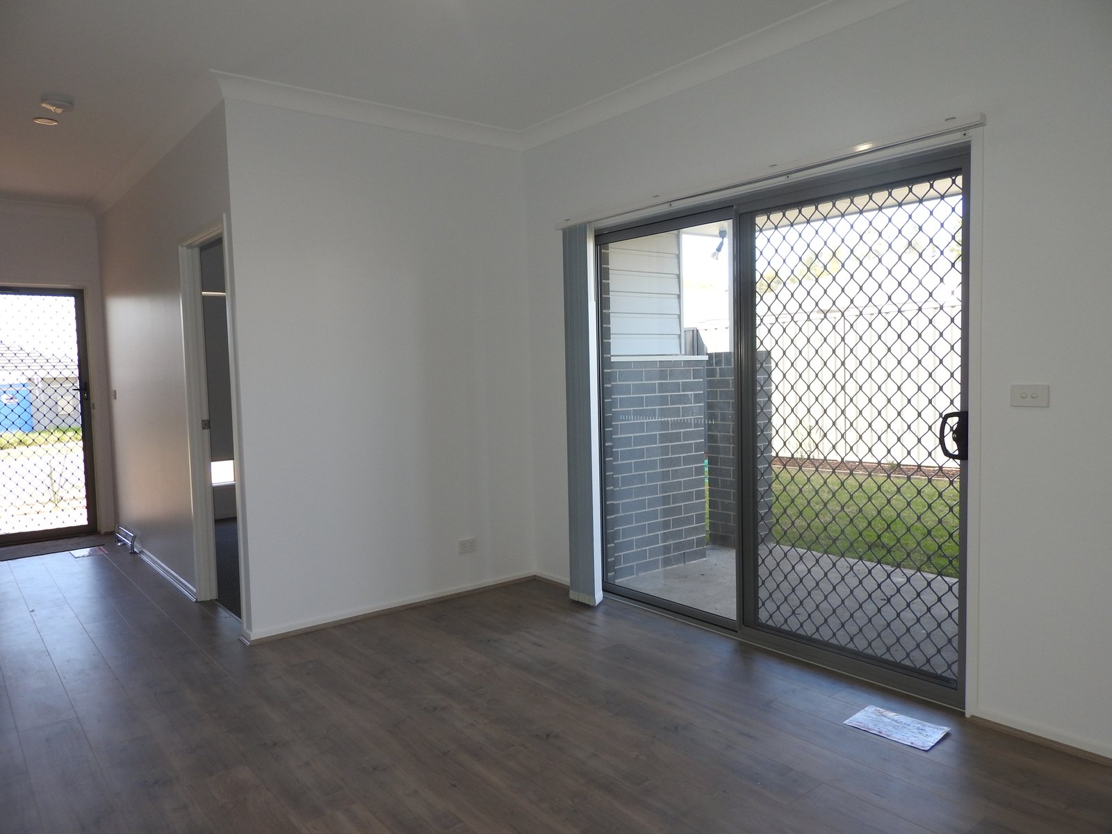2/20 Sandridge St  Thornton 8