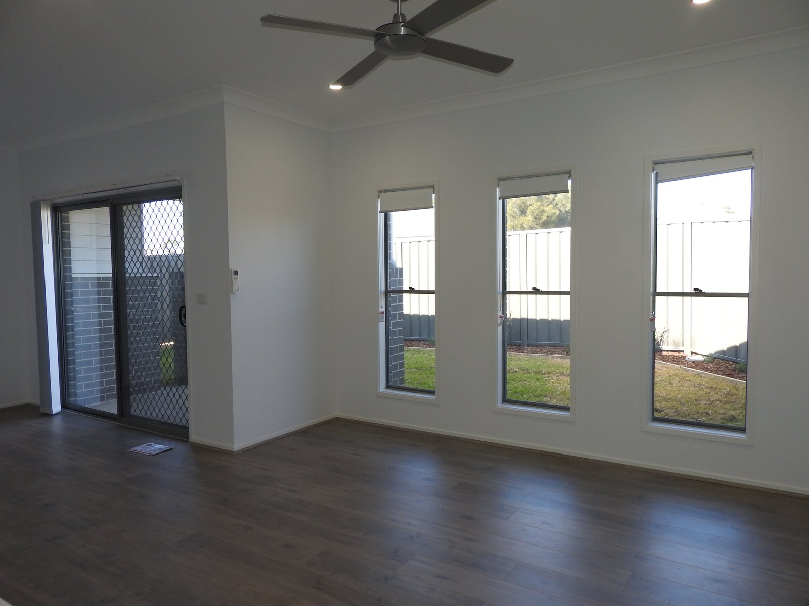 2/20 Sandridge St  Thornton 9