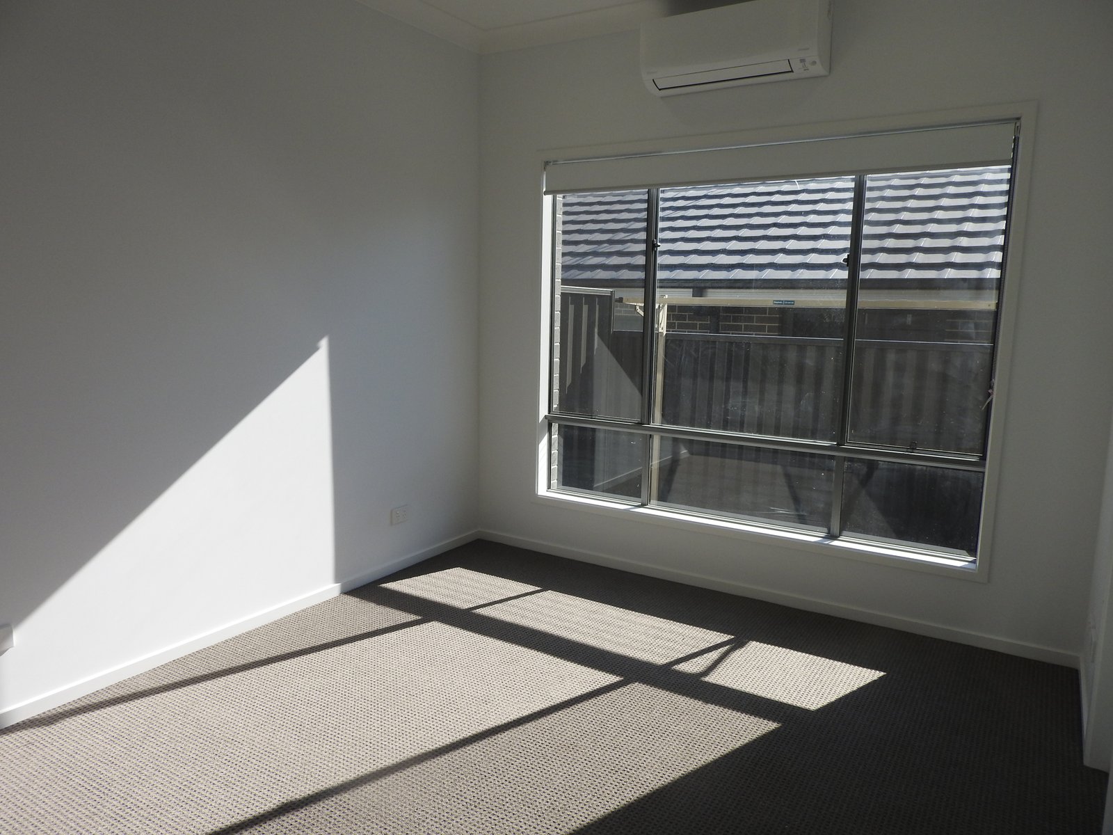 2/20 Sandridge St  Thornton 10