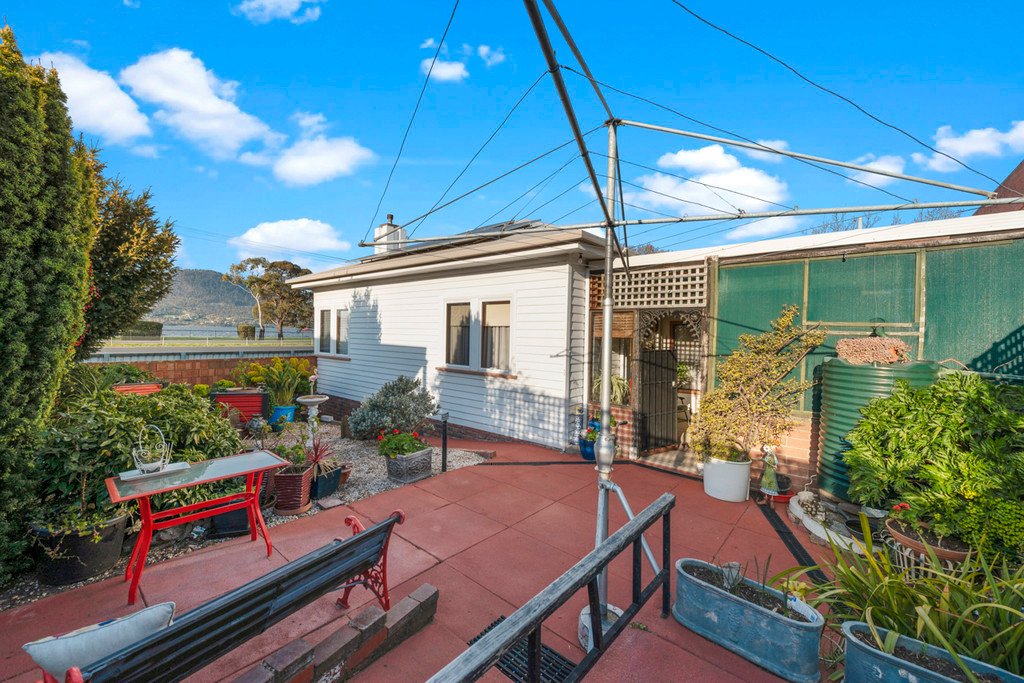 2/20 Shenstone Place MONTROSE 13