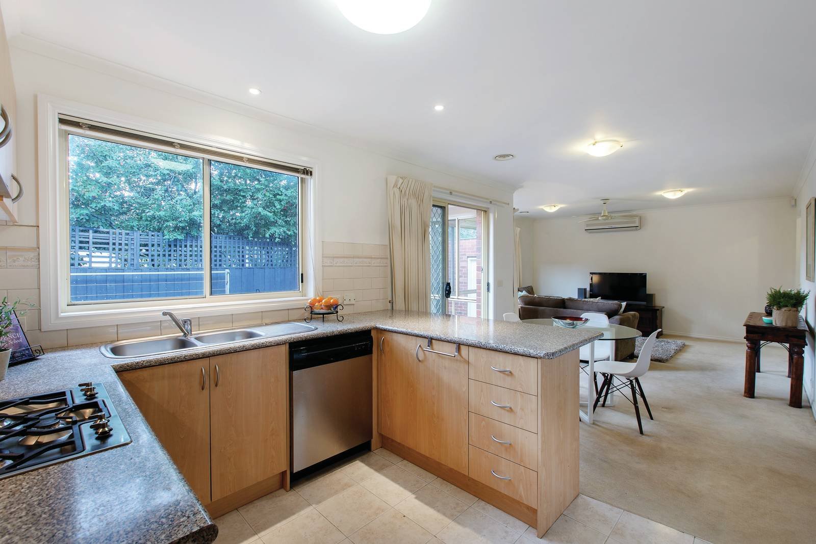 2/20 Simpsons Road, Box Hill, VIC