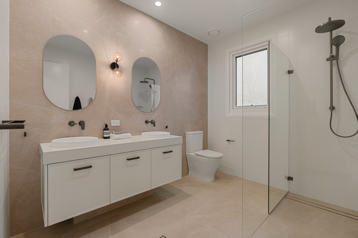 2/20 Walker Avenue Palm Beach 25