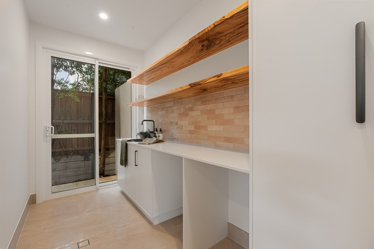 2/20 Walker Avenue Palm Beach 28