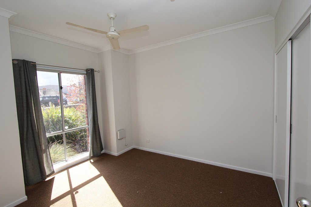 2/201 Humffray Street South BAKERY HILL 4