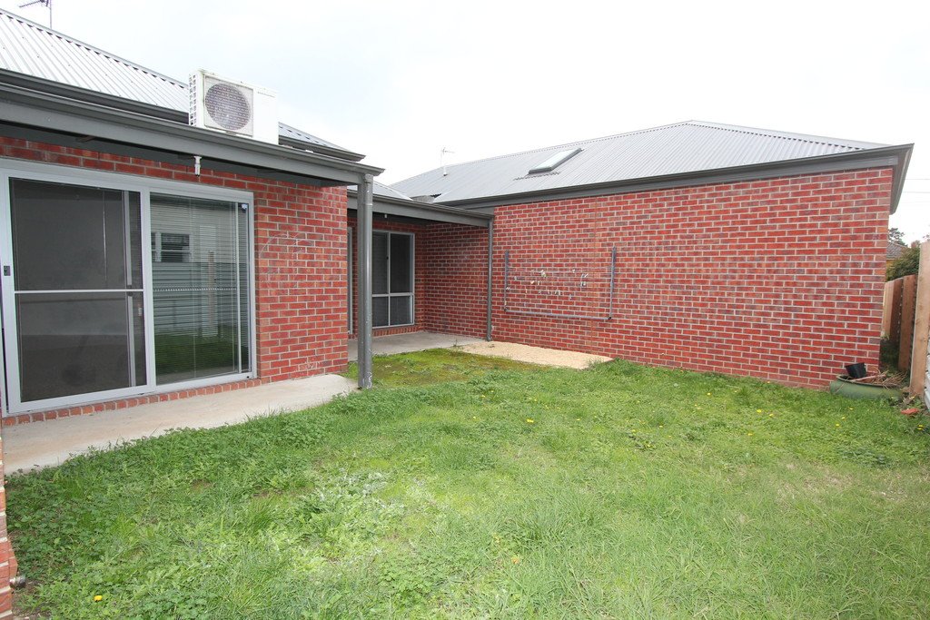 2/201 Humffray Street South BAKERY HILL 12