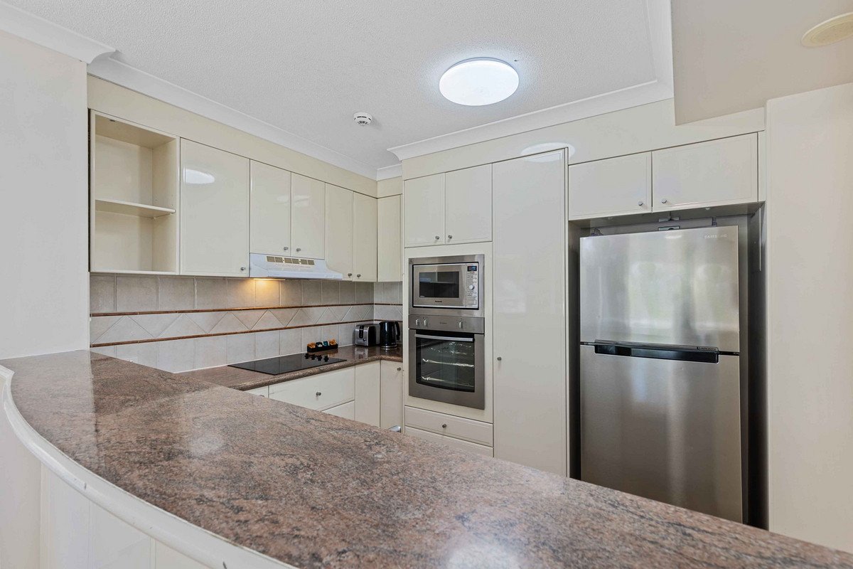 2201/220 The Esplanade Burleigh Heads 8