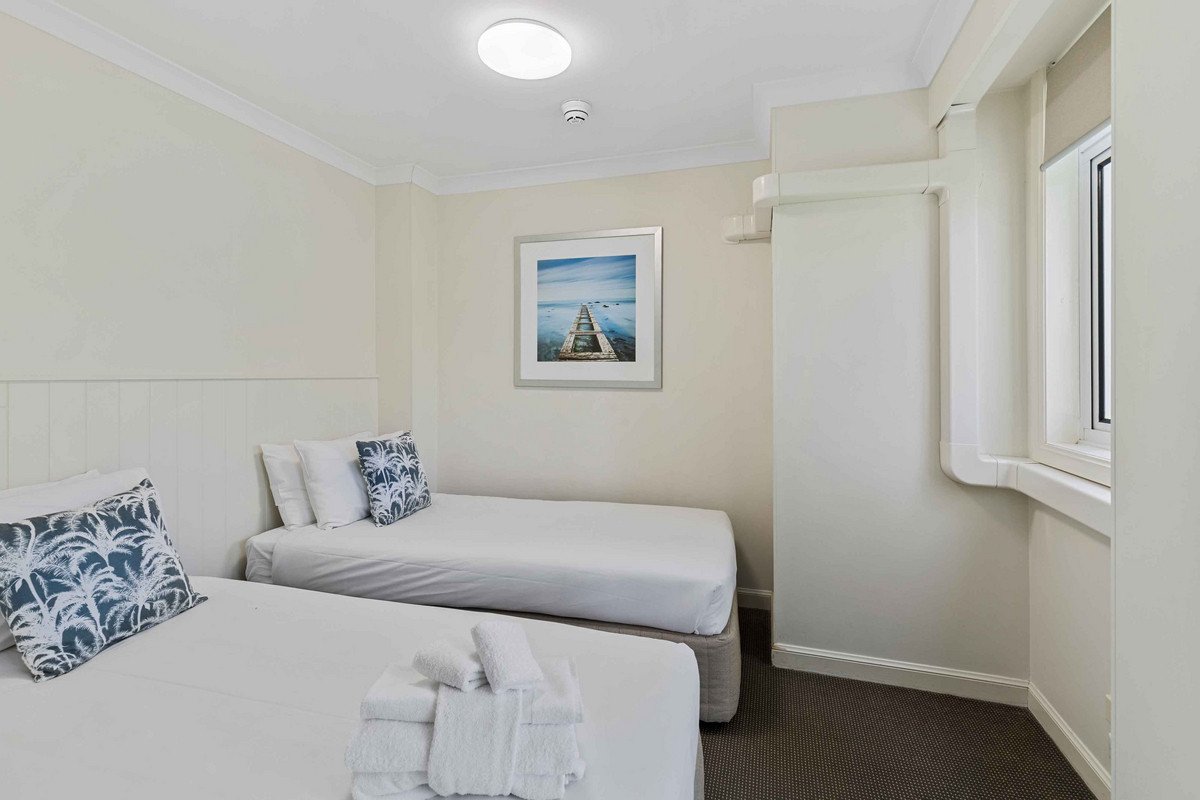 2201/220 The Esplanade Burleigh Heads 13