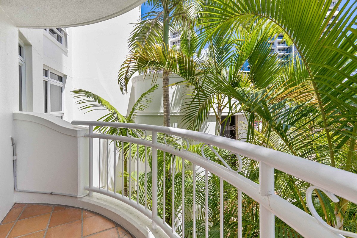 2201/220 The Esplanade Burleigh Heads 17