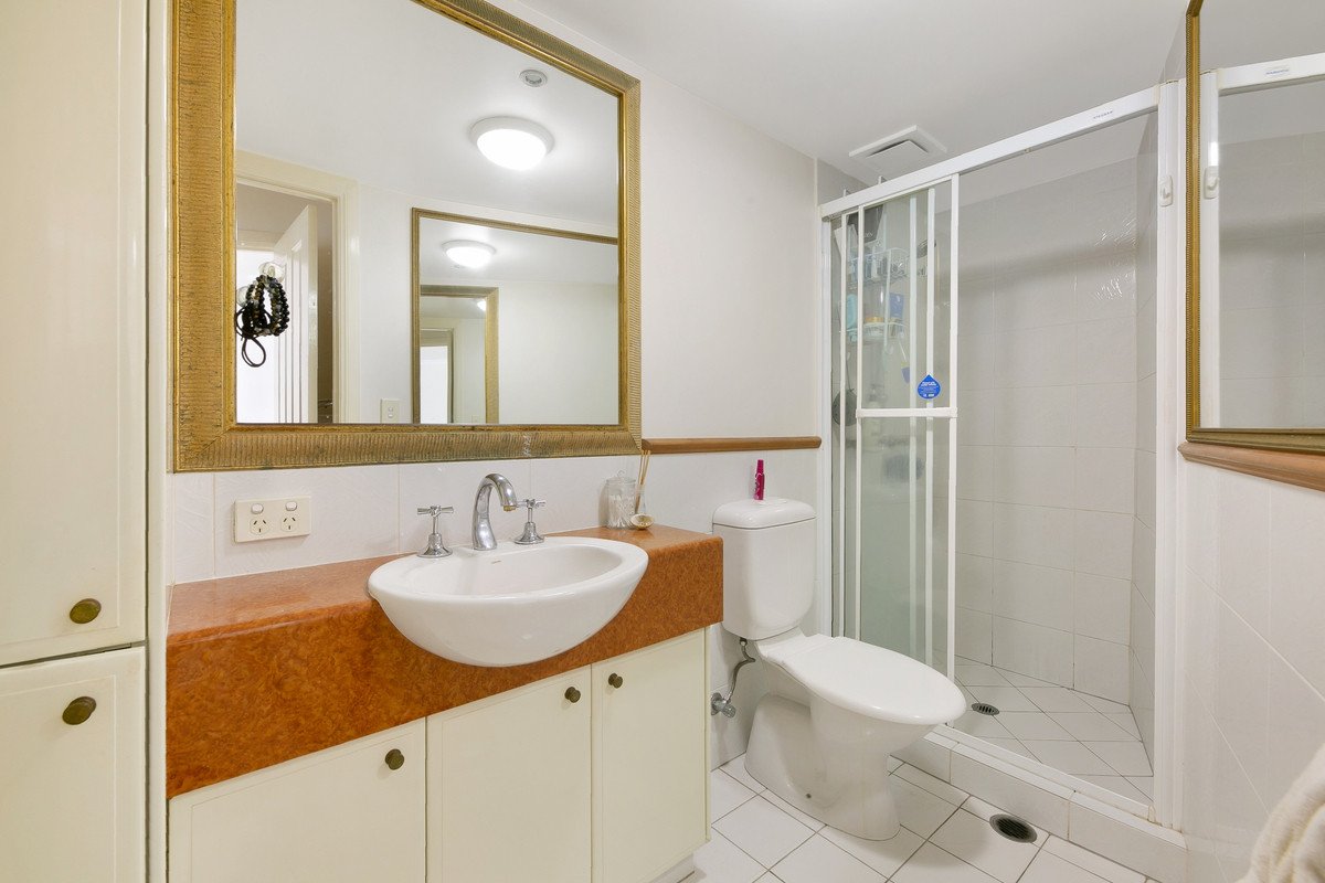 2203/220 The Esplanade Burleigh Heads 8