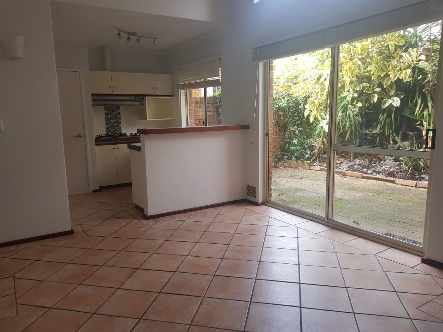 2/204 Melville Parade COMO 2