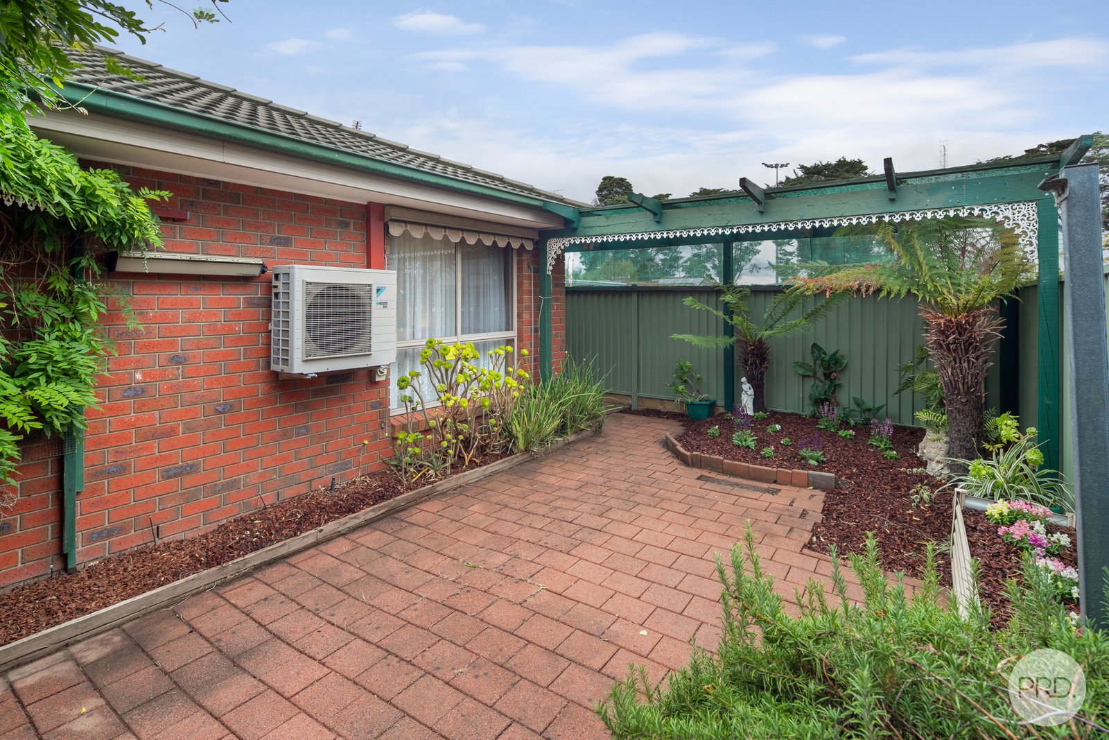 2/207 Yarrowee Street SEBASTOPOL 14