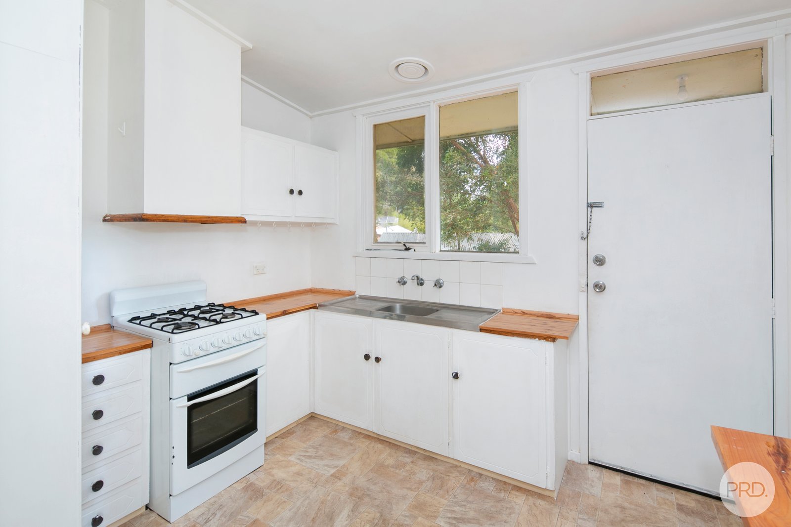 2/208 Eddy Ave  MOUNT HELEN 2