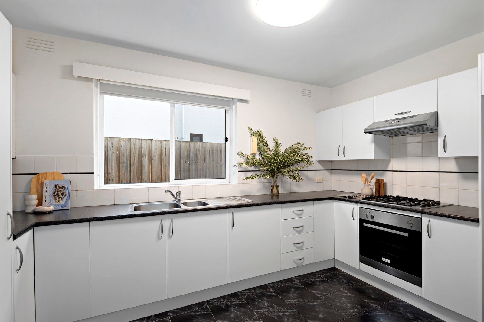 2/208 Tennyson Street, Elwood, 3184