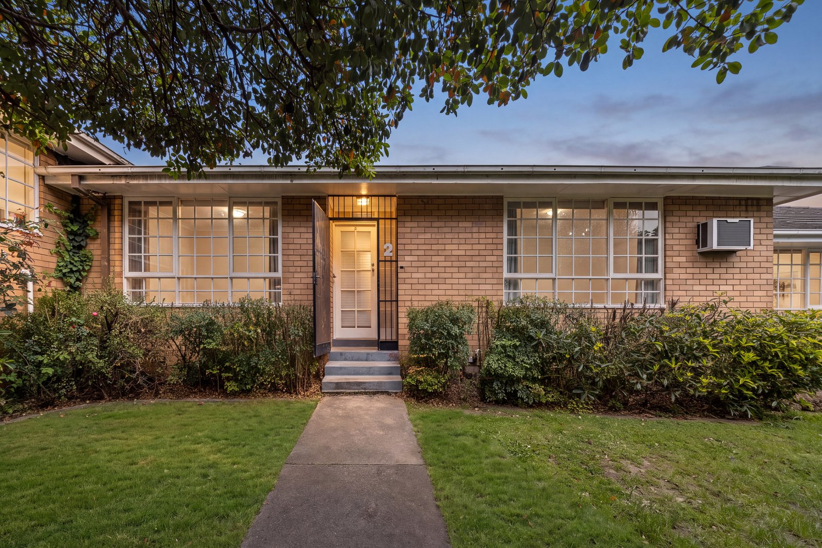 Gallery: 2/208 Warrigal Road