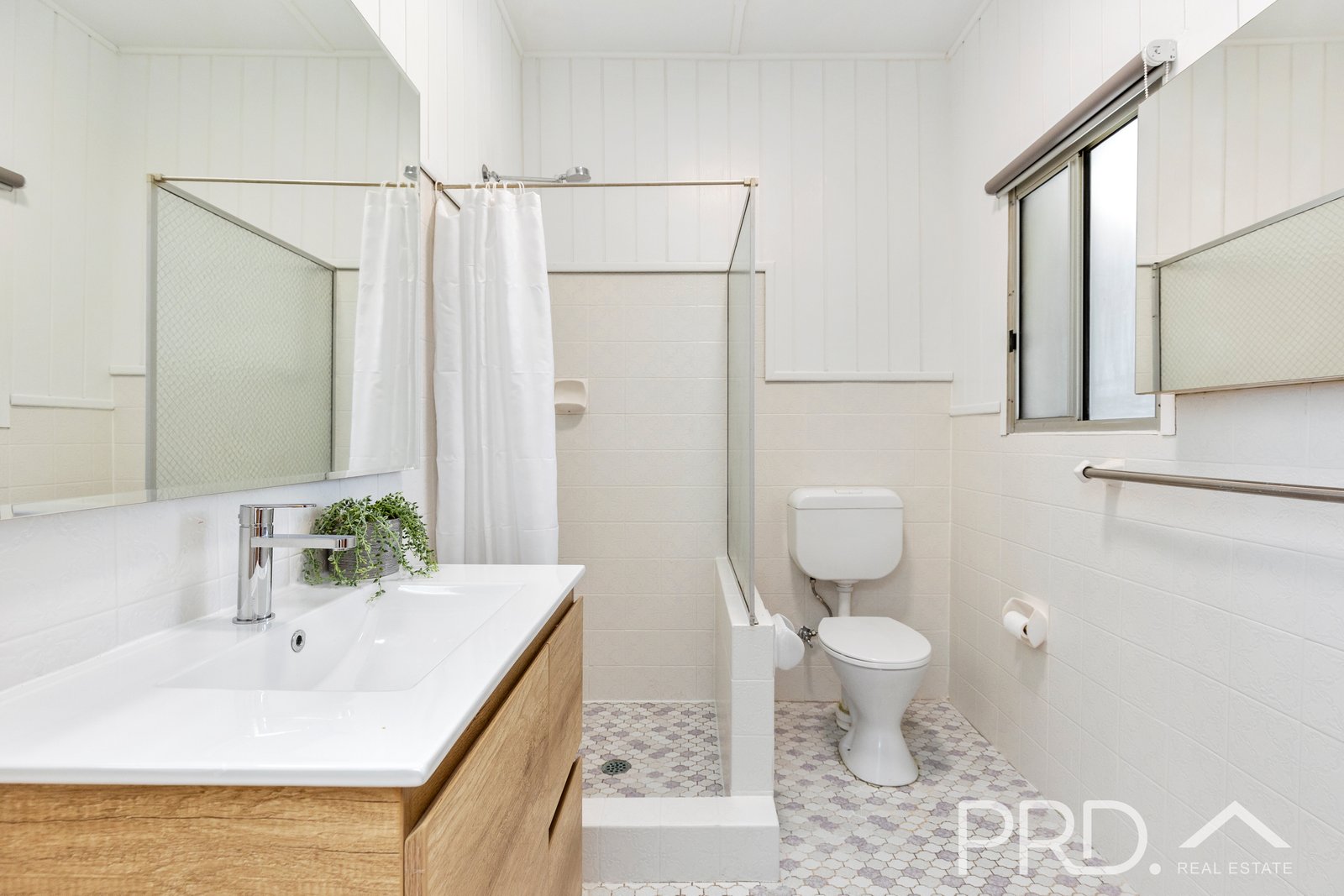 2/209 Capper Street TUMUT 6