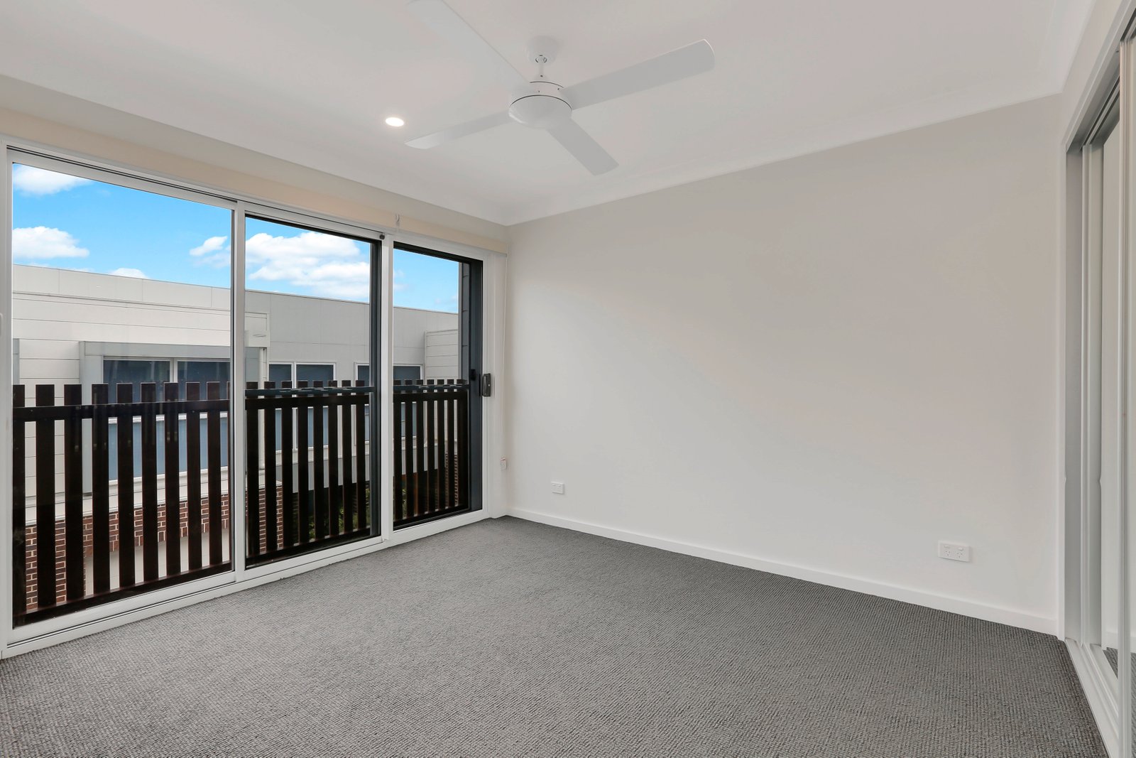 2/21 Avondale Road DAPTO 8