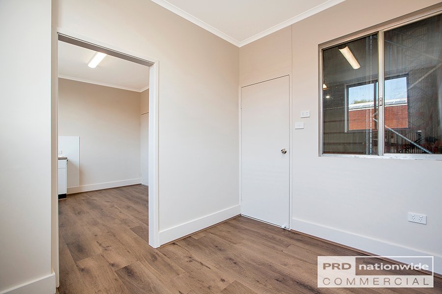 2/21 Crown Street TAMWORTH 4