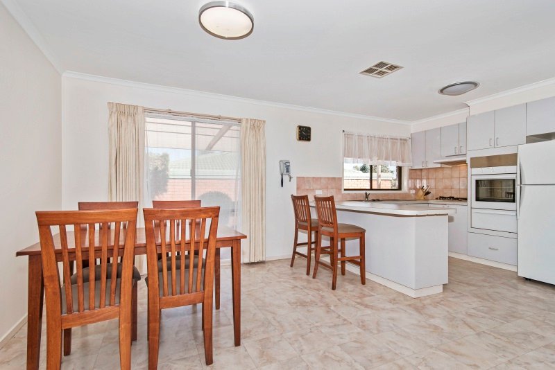 2/21 Mayfield Parade STRATHDALE 3