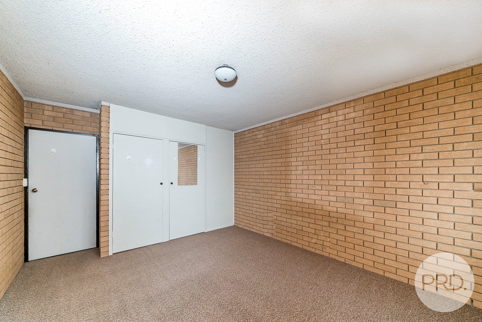 2/21 Nordlingen Drive TOLLAND 3