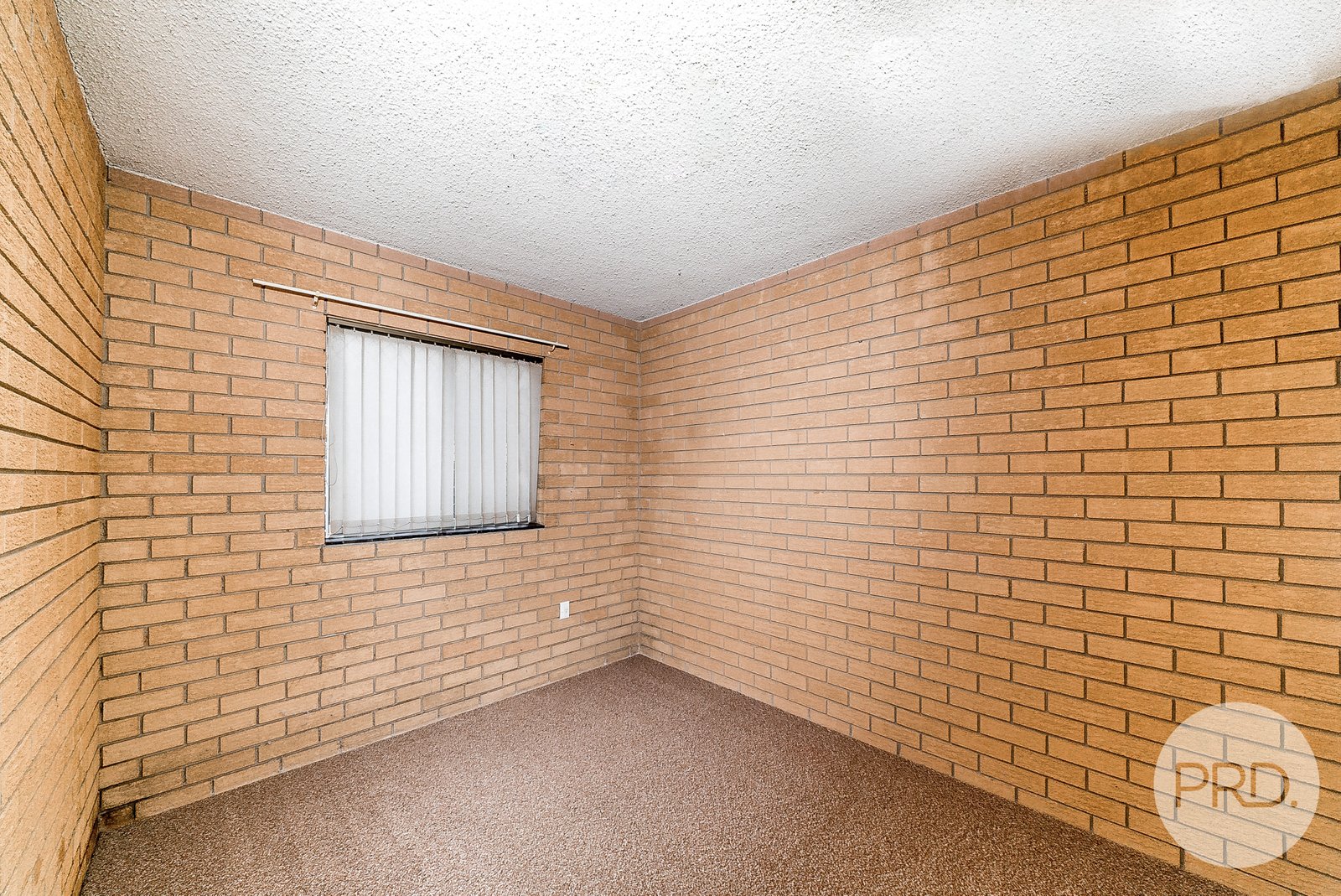 2/21 Nordlingen Drive TOLLAND 5