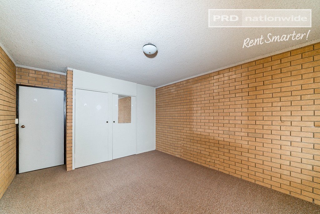 2/21 Nordlingen Drive TOLLAND 5