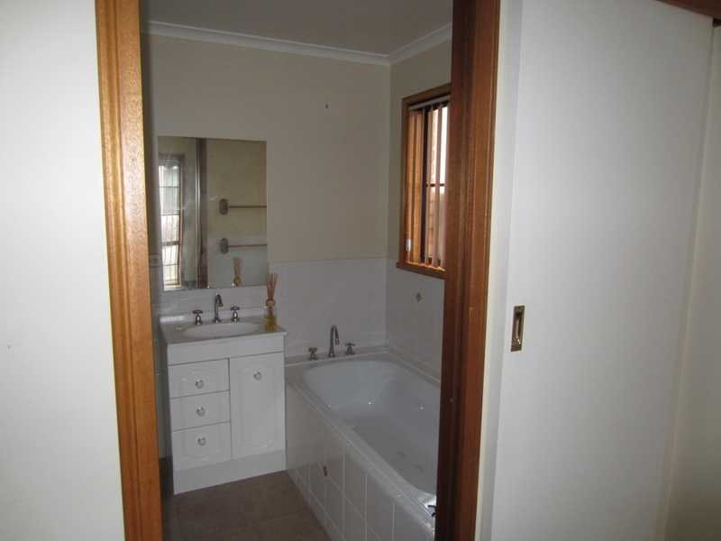 2/21 Quarry Road MORNINGTON 7