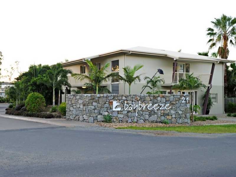 2/21 Shute Harbour Road CANNONVALE 5