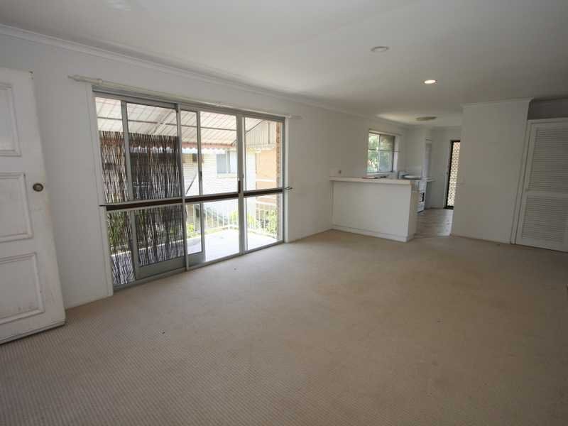 2/21 Surf Parade BROADBEACH 3