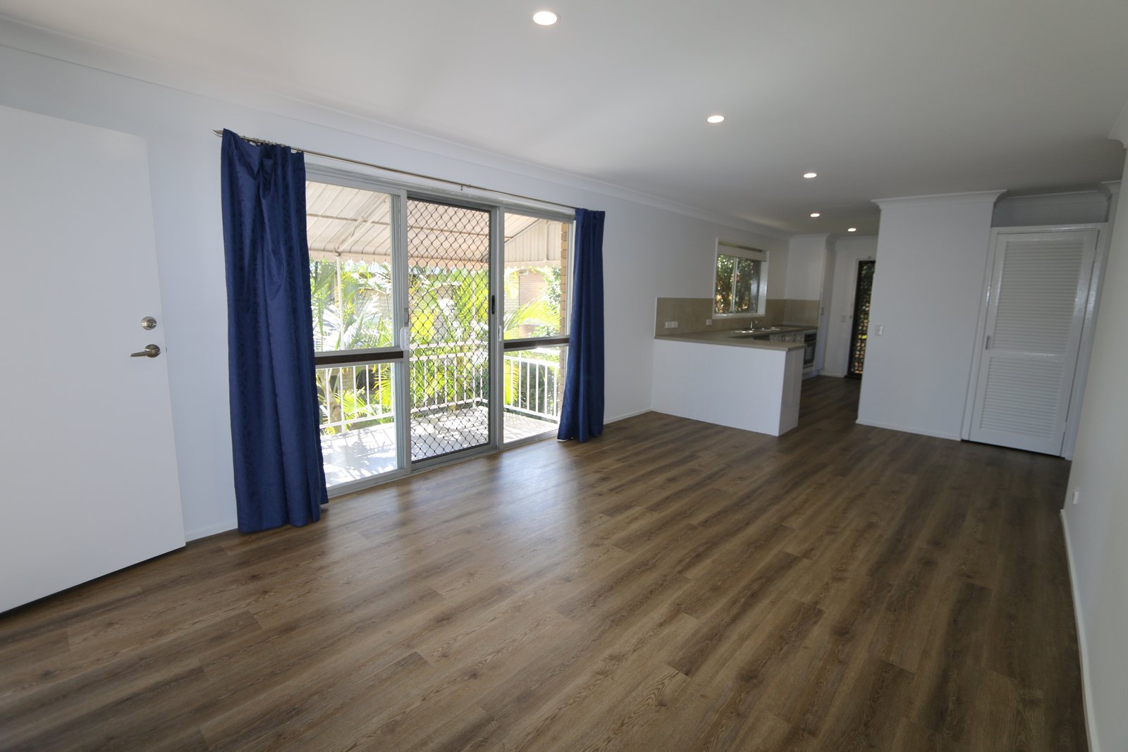 2/21 Surf Parade BROADBEACH 2