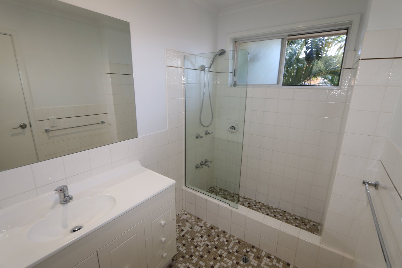 2/21 Surf Parade BROADBEACH 7