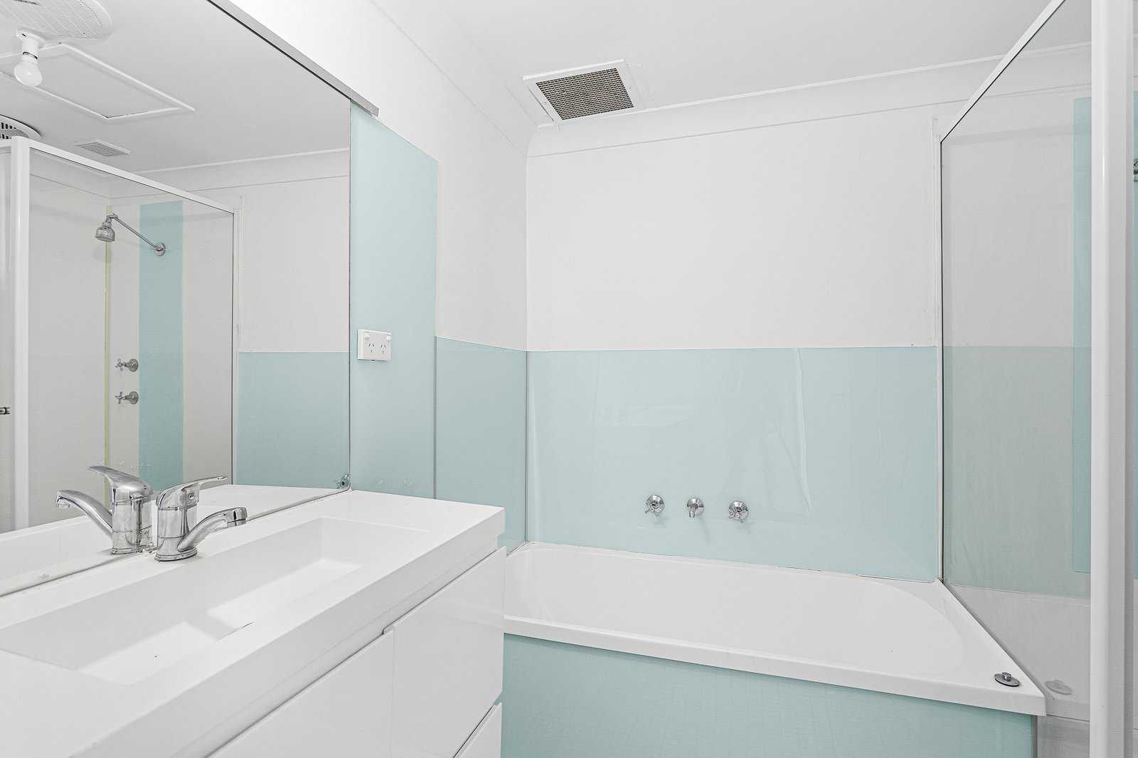 2/21 William Beach Rd  KANAHOOKA 5