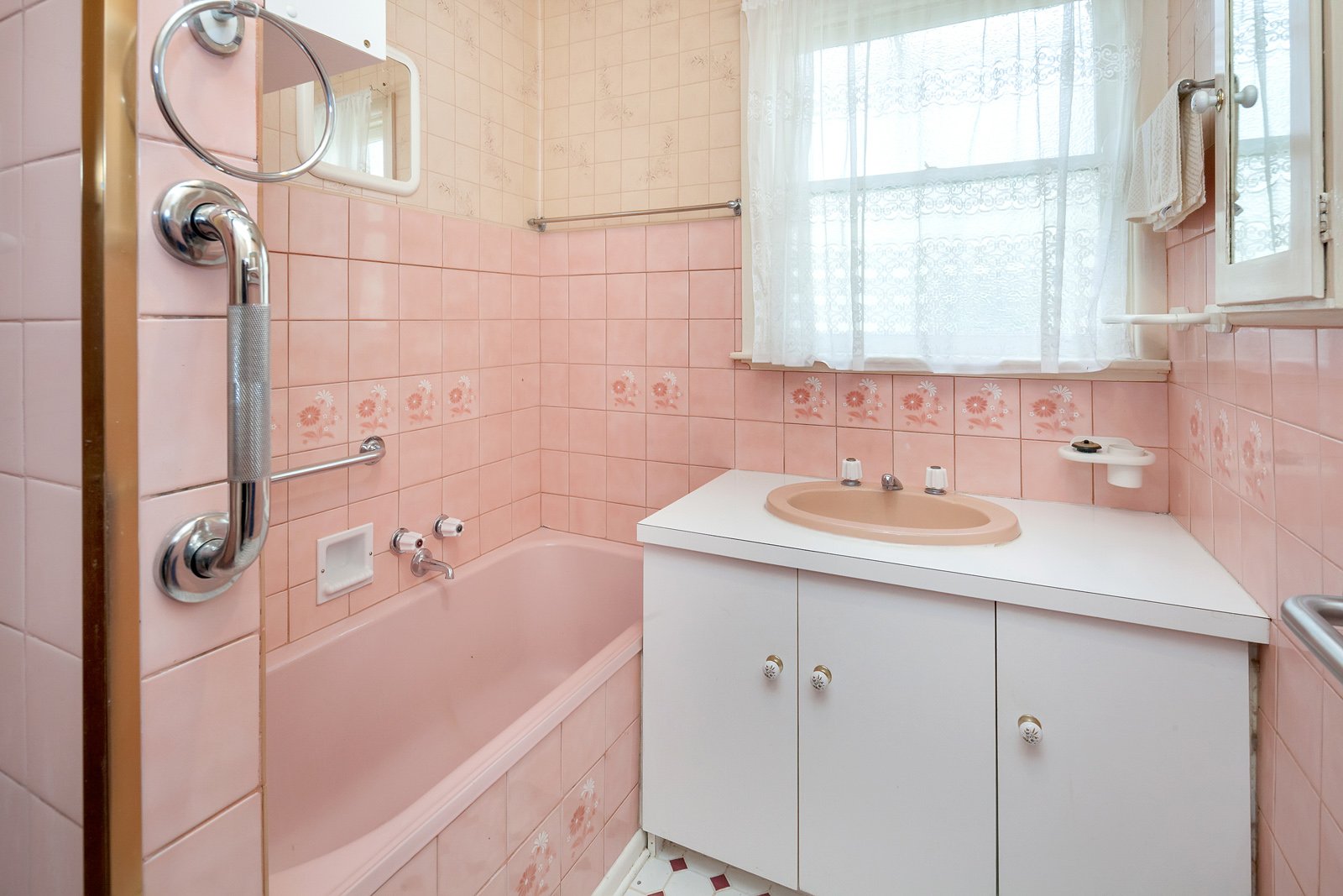 221 Winter Street DELACOMBE 12