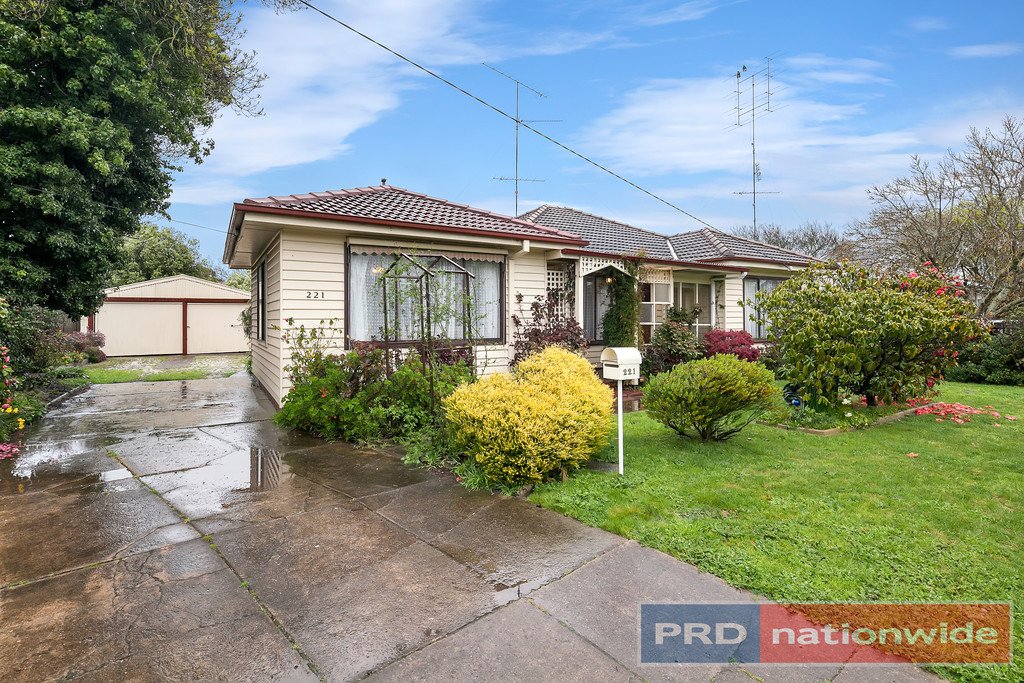 221 Winter Street DELACOMBE 1