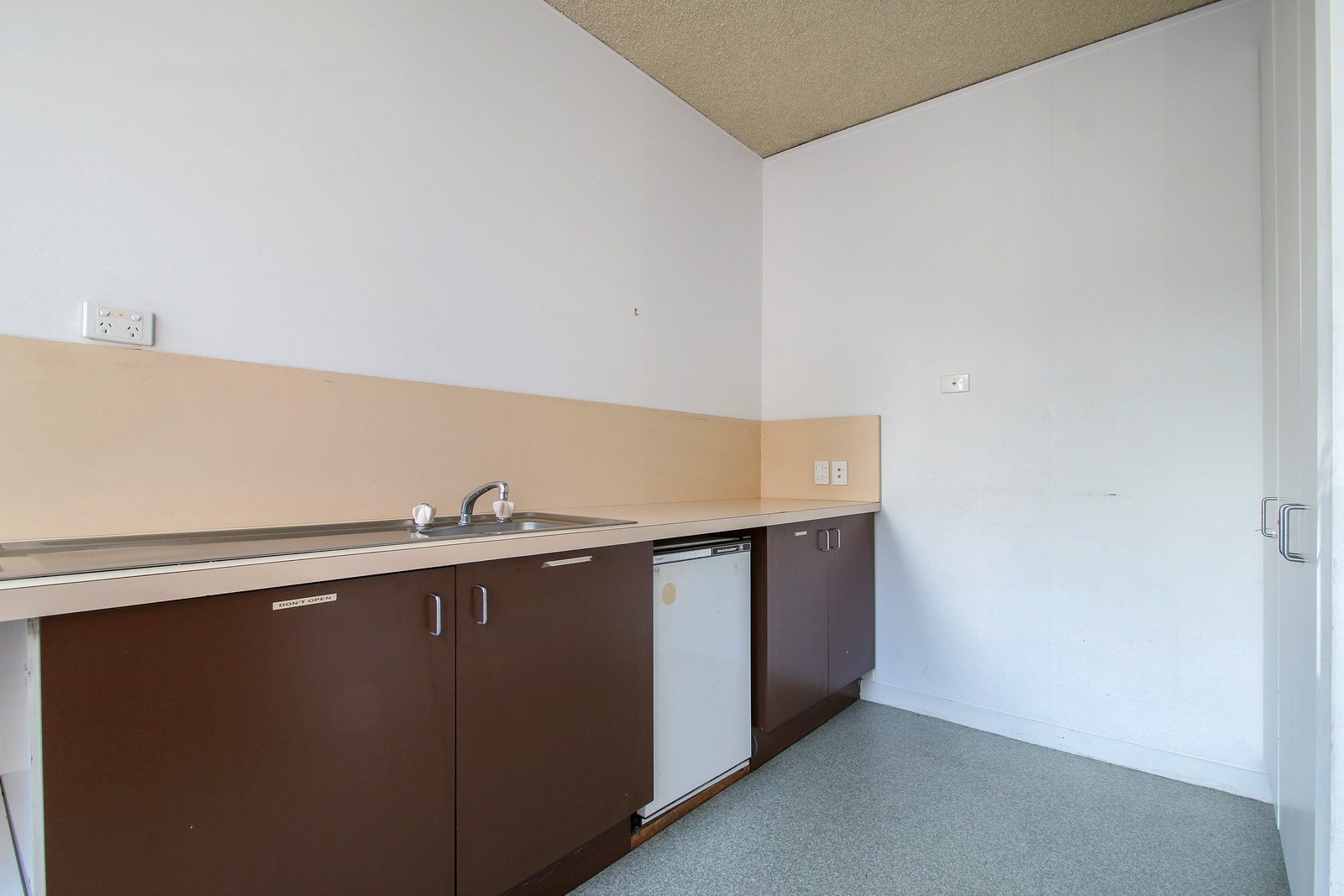 Gallery: 2/210 Burgundy Street
