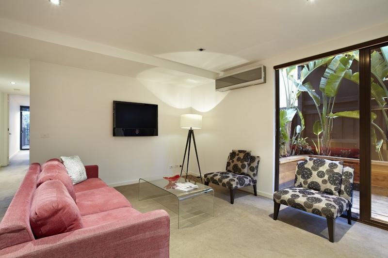 Gallery: 2/210 Tennyson Street