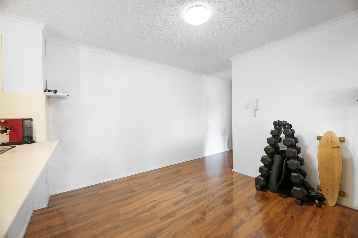 2/2103 Gold Coast Highway Miami 12