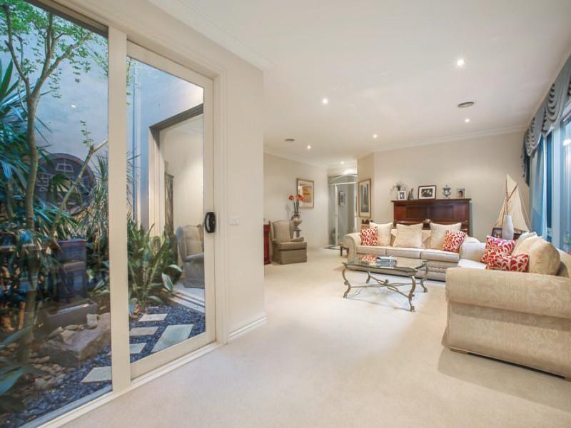 Gallery: 2/211 Dendy Street